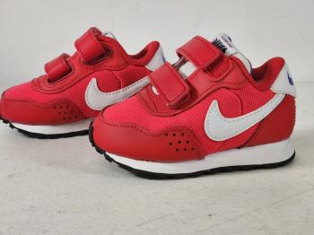 Nike MD Valiant